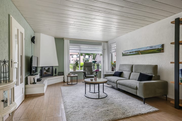 Tussenwoning te koop: Teresaplein 6, Zetten
