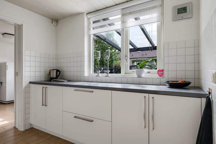 Tussenwoning te koop: Teresaplein 6, Zetten