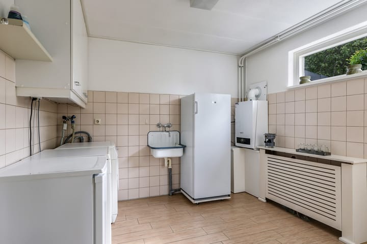 Tussenwoning te koop: Teresaplein 6, Zetten