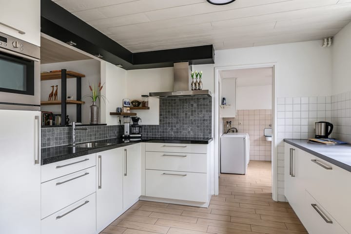 Tussenwoning te koop: Teresaplein 6, Zetten