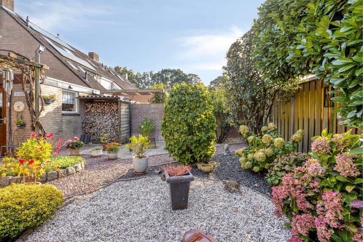 Tussenwoning te koop: Langehof 15, Ammerzoden