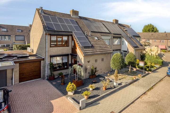 Tussenwoning te koop: Langehof 15, Ammerzoden