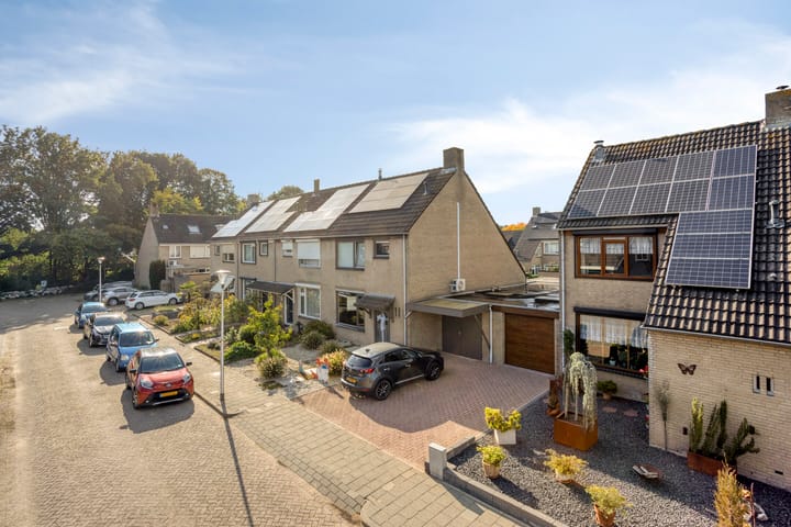 Tussenwoning te koop: Langehof 15, Ammerzoden