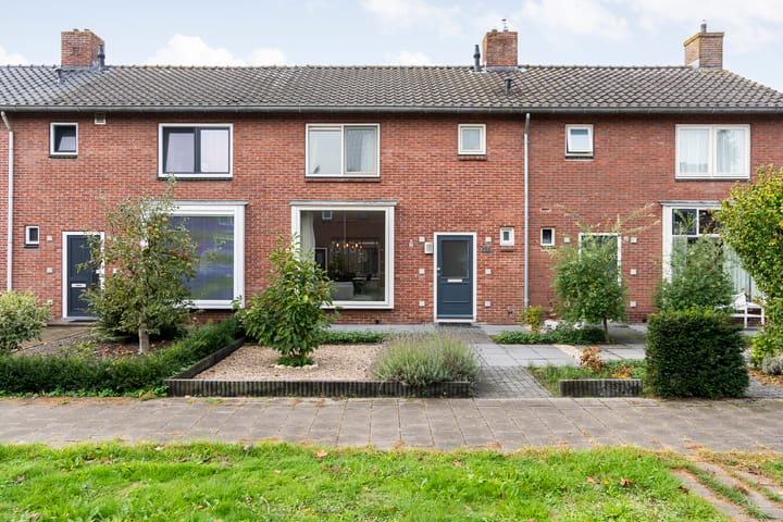 Tussenwoning te koop: Violenstraat 20, Meppel