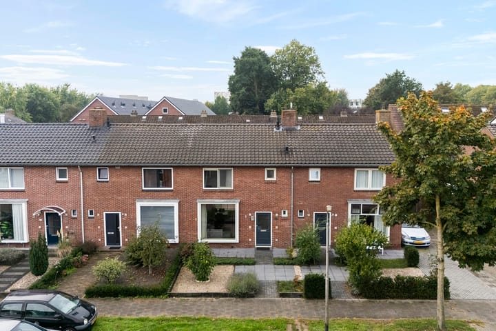 Tussenwoning te koop: Violenstraat 20, Meppel