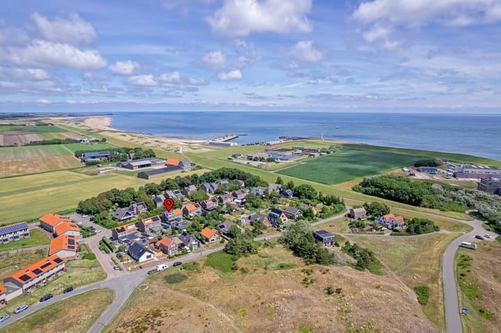 Twee-onder-één-kap te koop: De Dageraad 12, Den Hoorn (Nh)