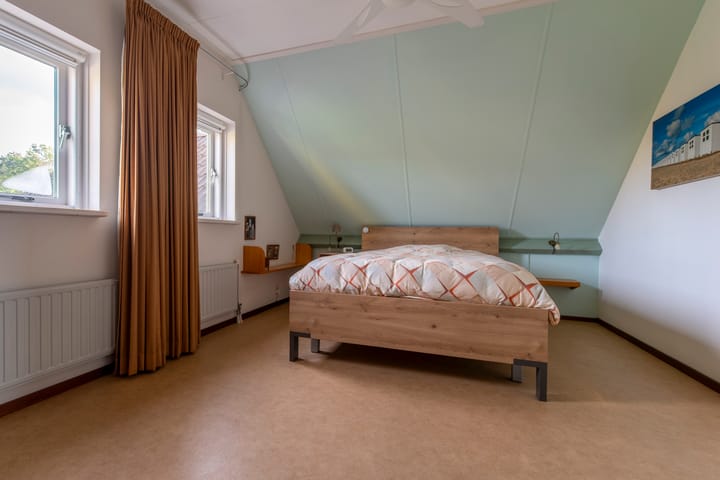 Twee-onder-één-kap te koop: Dijkstraat 104A, Veenendaal