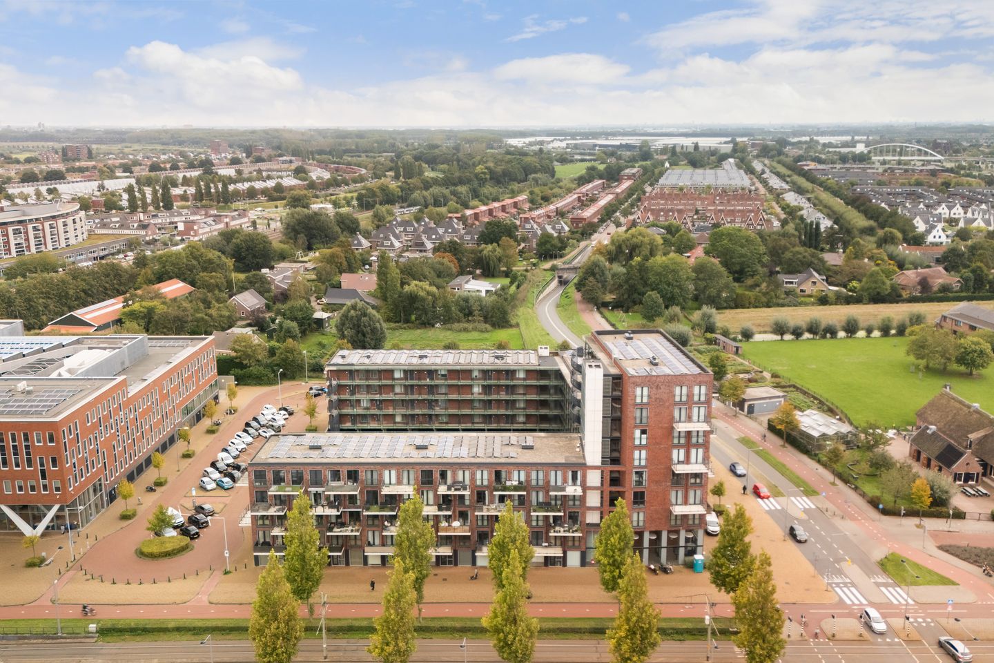 Foto 40 van Vrouw Avenweg 6-D