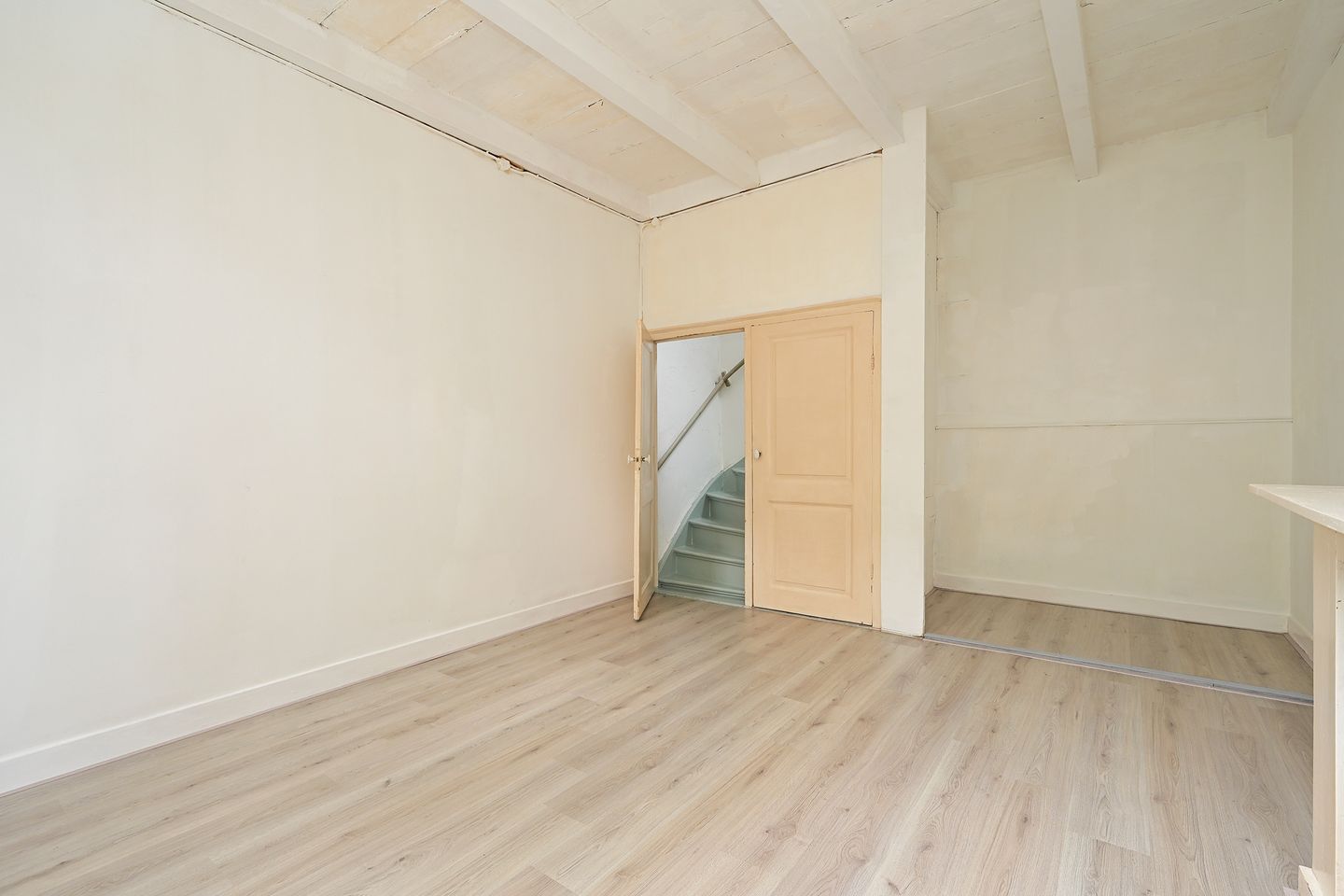 Photo 14 of Javastraat 133
