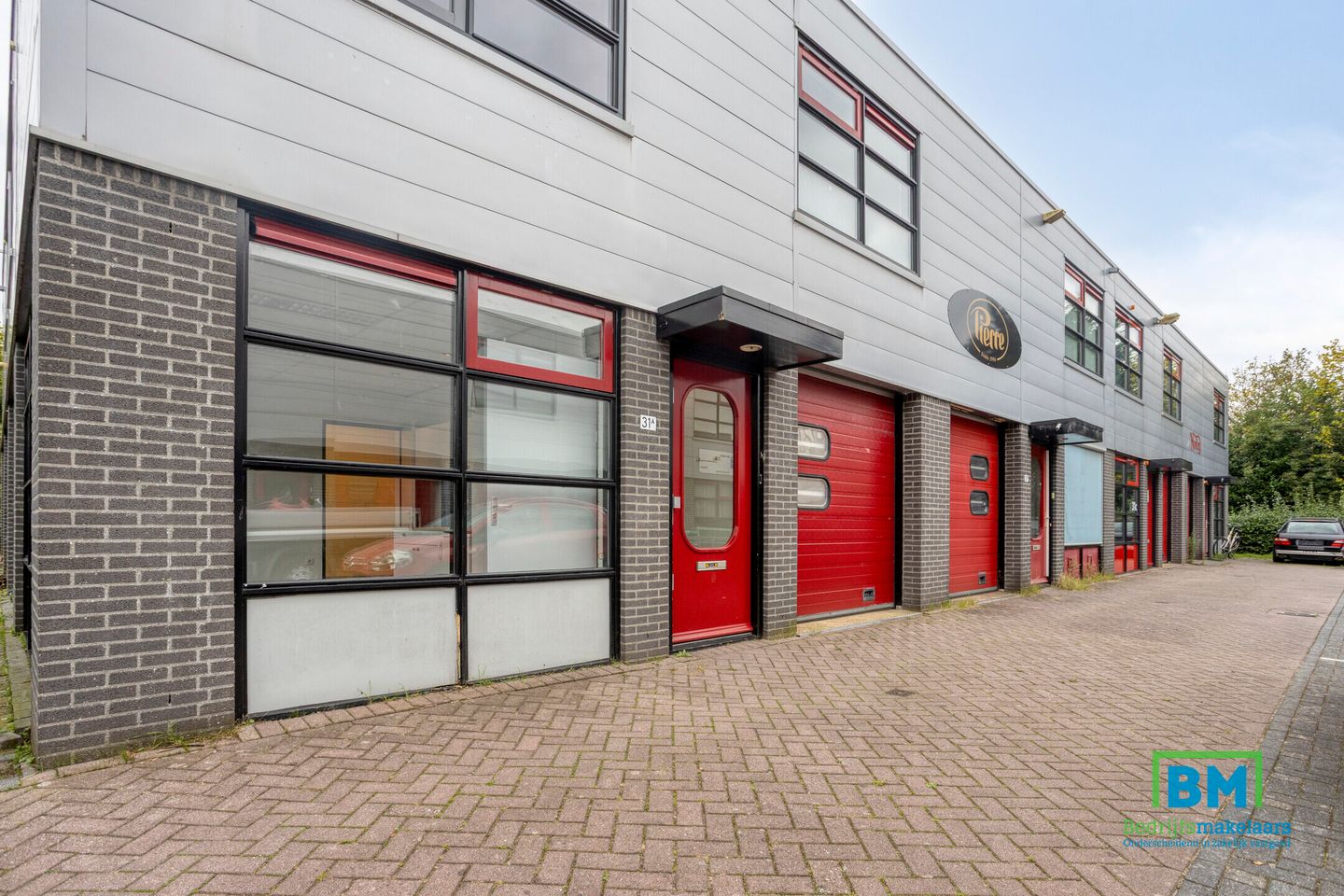 Bekijk foto 2 van Satellietbaan 31-A1
