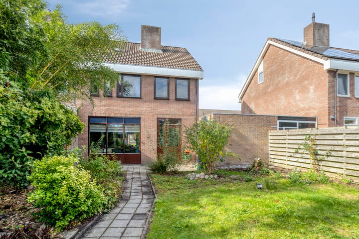 Tussenwoning te koop: Frieslandlaan 15, Veendam