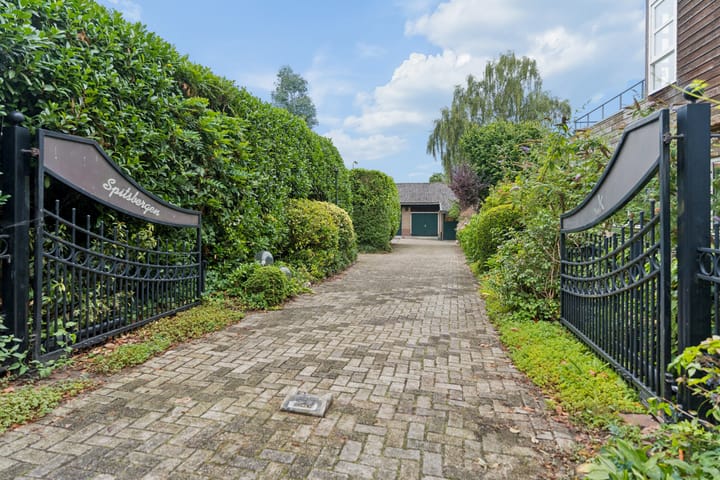 Twee-onder-één-kap te koop: Kuilweg 2, Rhenen
