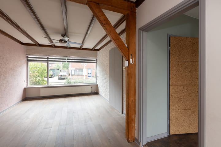 Photo 4 of De Ruijterstraat 18