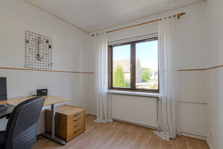 Twee-onder-één-kap te koop: Looierijstraat 49, Oosteind