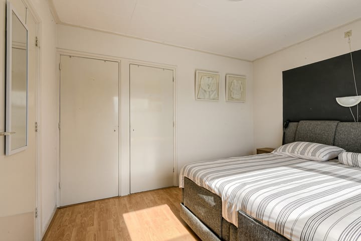 Twee-onder-één-kap te koop: Looierijstraat 49, Oosteind