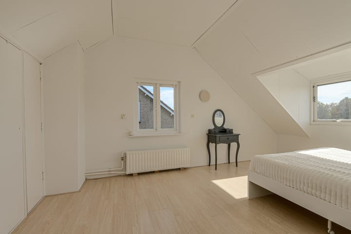 Twee-onder-één-kap te koop: Looierijstraat 49, Oosteind
