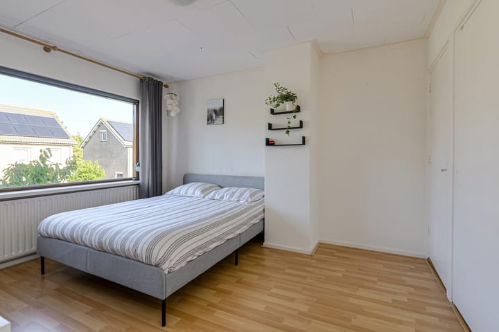 Twee-onder-één-kap te koop: Looierijstraat 49, Oosteind