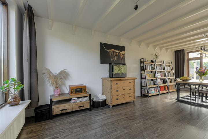 Twee-onder-één-kap te koop: Looierijstraat 49, Oosteind
