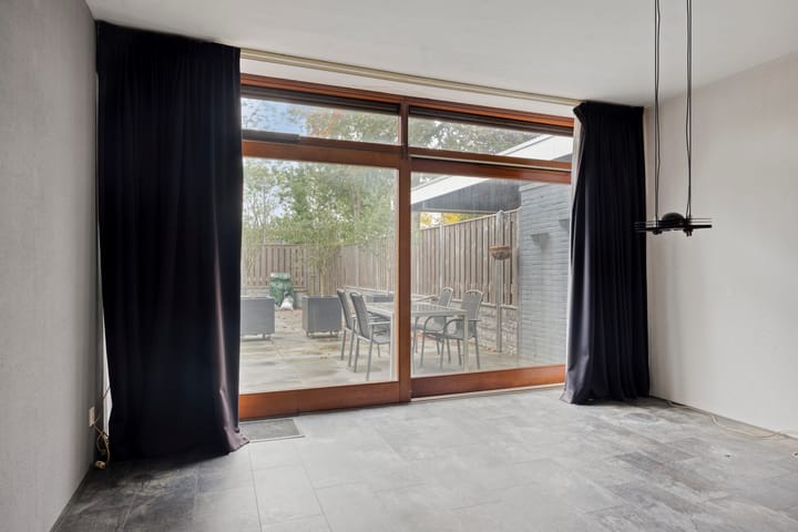 Hoekwoning te koop: Kruisnetlaan 122, Hoogvliet Rotterdam