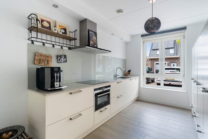 Tussenwoning te koop: Weegbree 115, Pijnacker