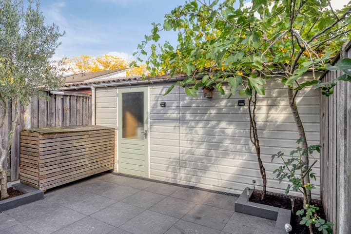 Tussenwoning te koop: Burg. Van Loghemplein 16, Deventer