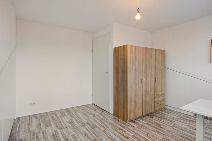 Tussenwoning te koop: Burg. Van Loghemplein 16, Deventer