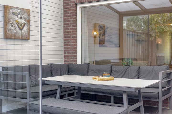 Tussenwoning te koop: Burg. Van Loghemplein 16, Deventer