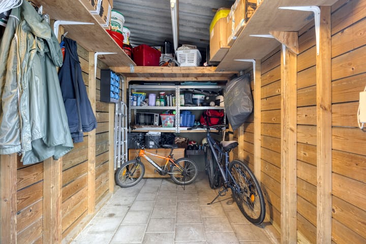 Tussenwoning te koop: Burg. Van Loghemplein 16, Deventer