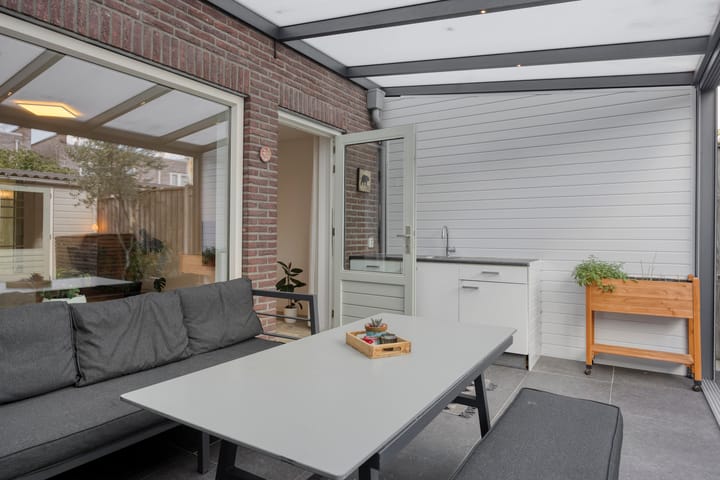 Tussenwoning te koop: Burg. Van Loghemplein 16, Deventer