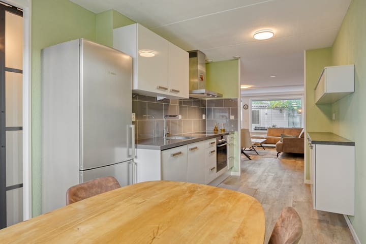 Tussenwoning te koop: Burg. Van Loghemplein 16, Deventer