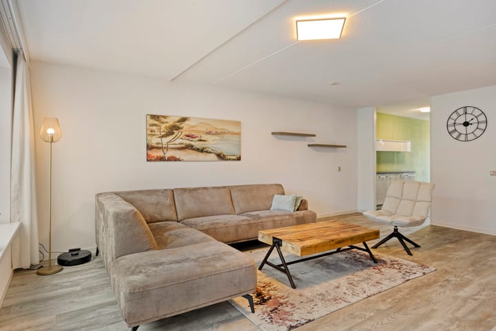 Tussenwoning te koop: Burg. Van Loghemplein 16, Deventer