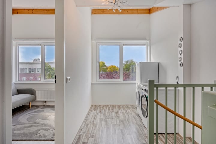 Tussenwoning te koop: Burg. Van Loghemplein 16, Deventer