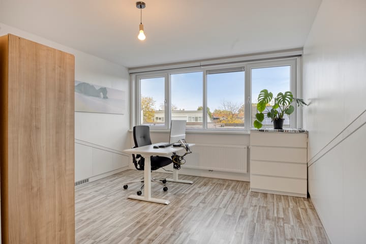 Tussenwoning te koop: Burg. Van Loghemplein 16, Deventer