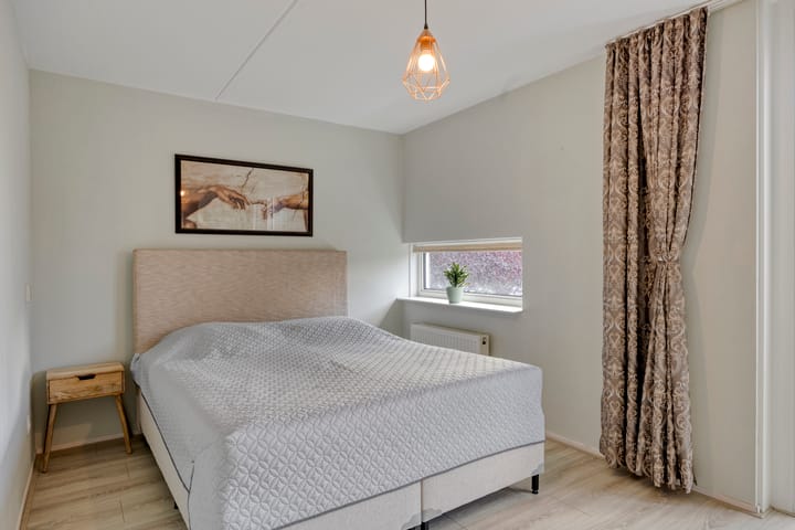 Tussenwoning te koop: Burg. Van Loghemplein 16, Deventer
