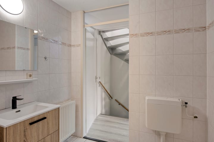 Tussenwoning te koop: Burg. Van Loghemplein 16, Deventer