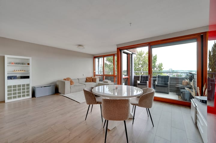 Appartement te koop: Dokter Van Ledestraat 136, Leidschendam