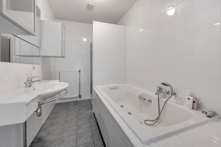Appartement te koop: Dokter Van Ledestraat 136, Leidschendam