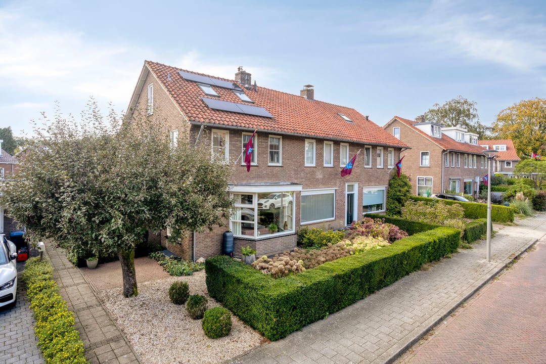 Photo 2 of Voermanstraat 31