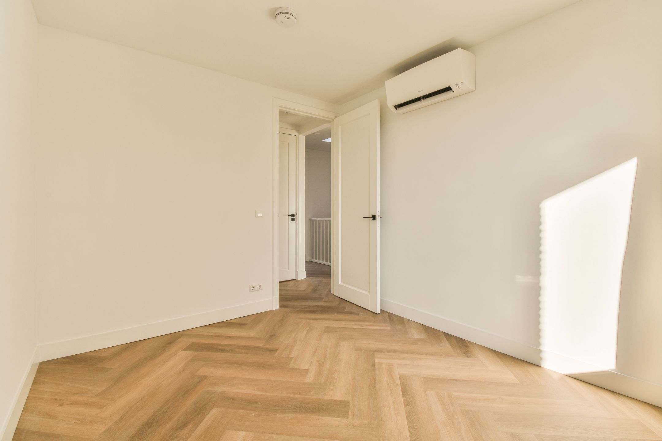 Photo 33 of Van Boshuizenstraat 443