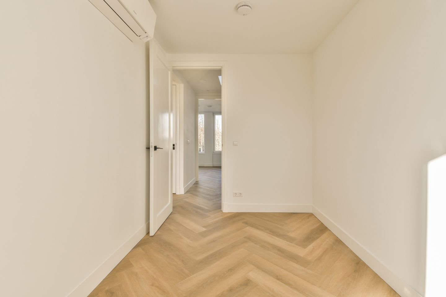 Photo 29 of Van Boshuizenstraat 443