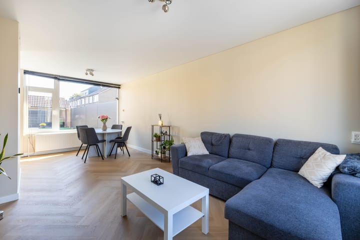 Tussenwoning te koop: Piet Mondriaanstraat 5, Almelo