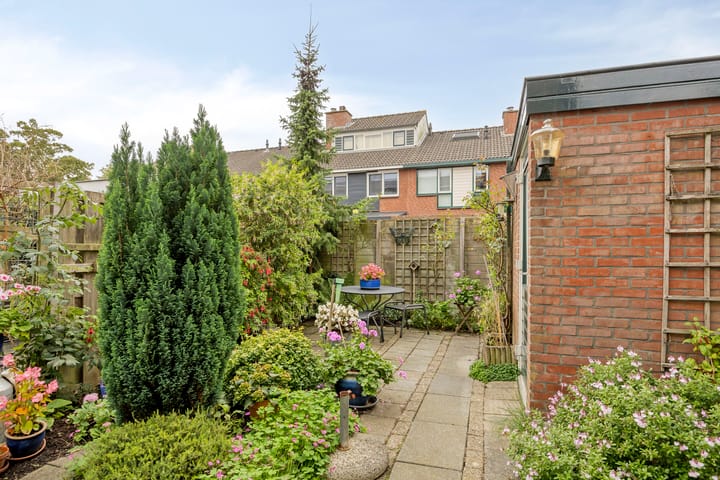 Hoekwoning te koop: Schubertplantsoen 8, Hazerswoude-Rijndijk