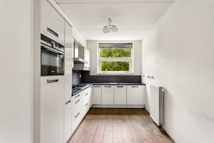 Tussenwoning te koop: Professor Pigracht 13, Almere