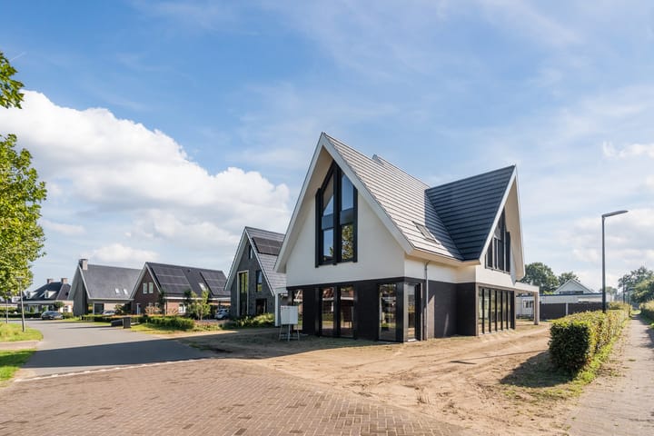 Vrijstaande woning te koop: De Scheifelaar 552, Veghel