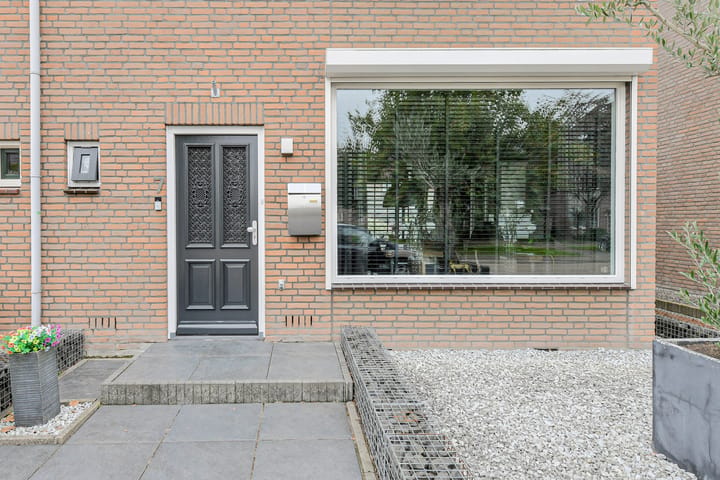 Hoekwoning te koop: Vijfhoevenlaan 7, Raamsdonksveer