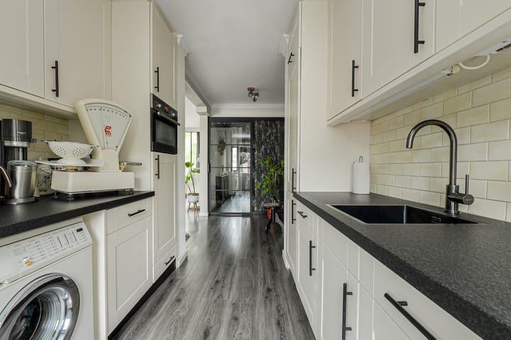 Hoekwoning te koop: Vijfhoevenlaan 7, Raamsdonksveer