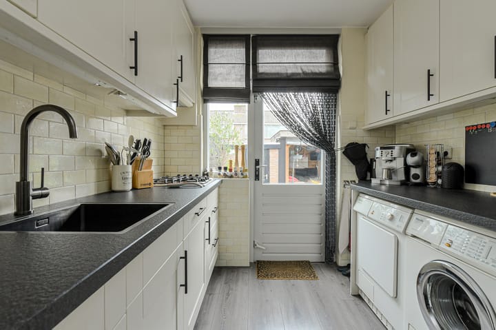 Hoekwoning te koop: Vijfhoevenlaan 7, Raamsdonksveer