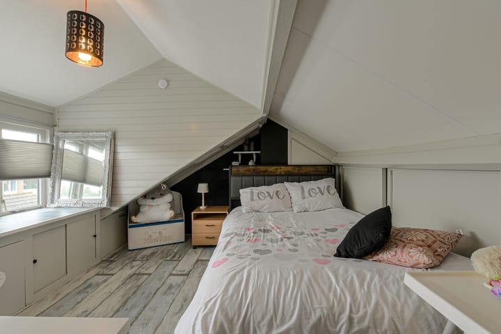 Hoekwoning te koop: Vijfhoevenlaan 7, Raamsdonksveer