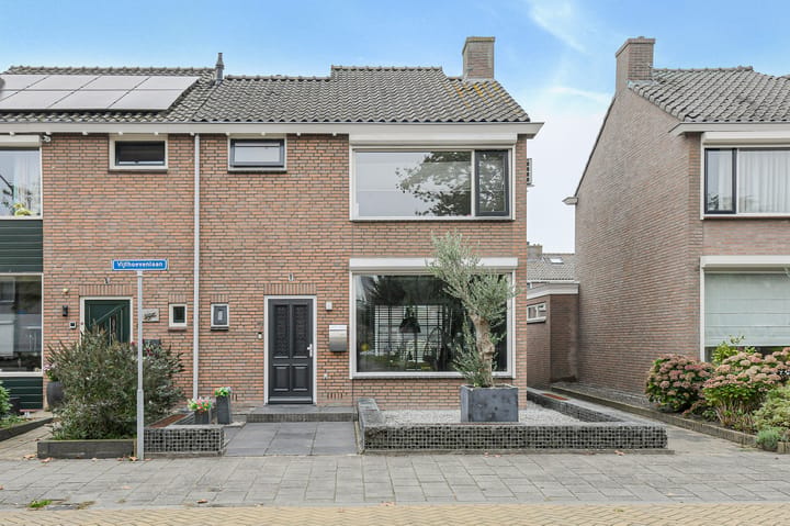 Hoekwoning te koop: Vijfhoevenlaan 7, Raamsdonksveer