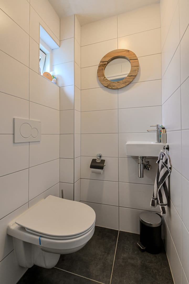 Hoekwoning te koop: Vijfhoevenlaan 7, Raamsdonksveer